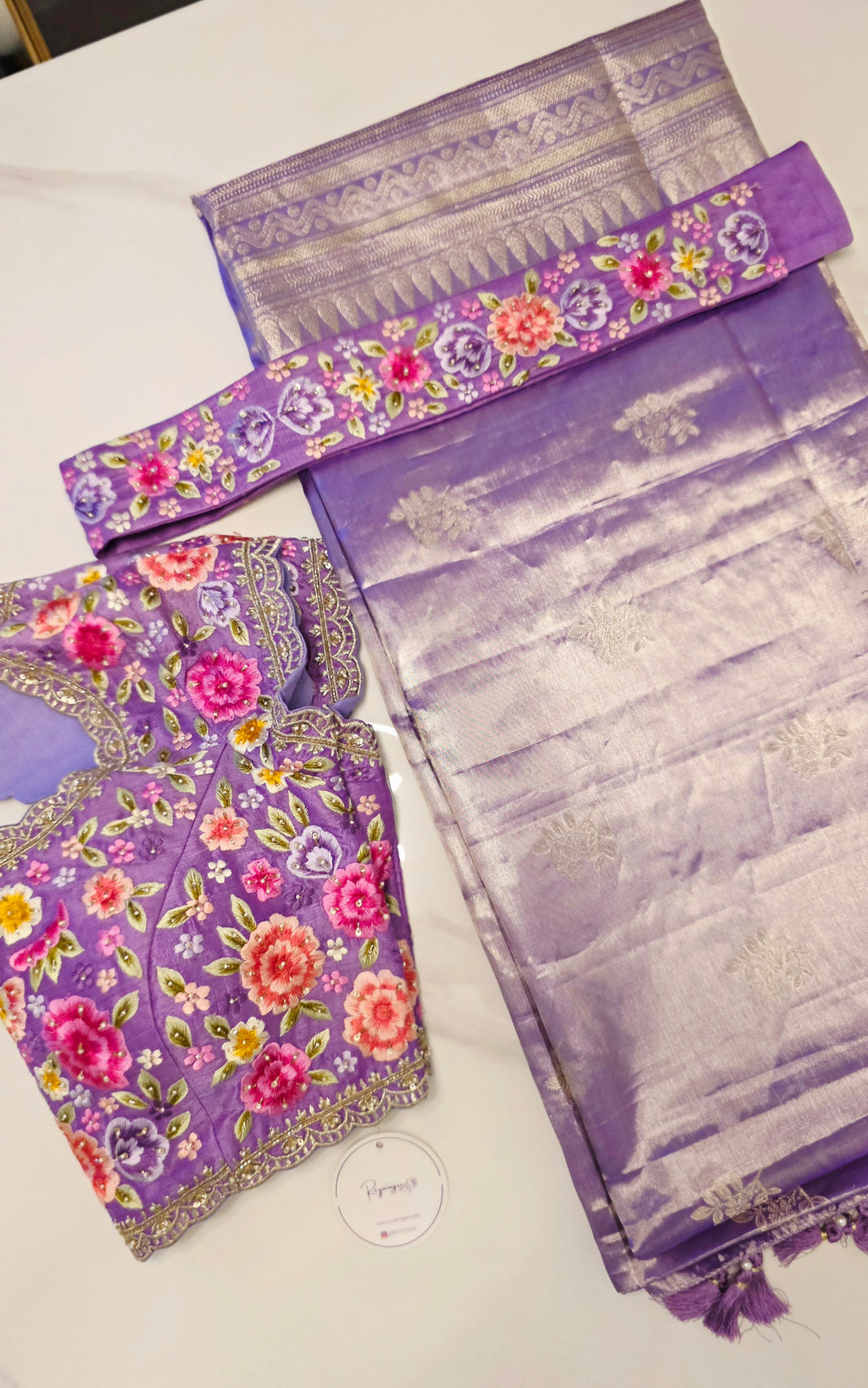 Lilafarbener reiner Kanchipattu-Sari mit Bluse und Gürtel