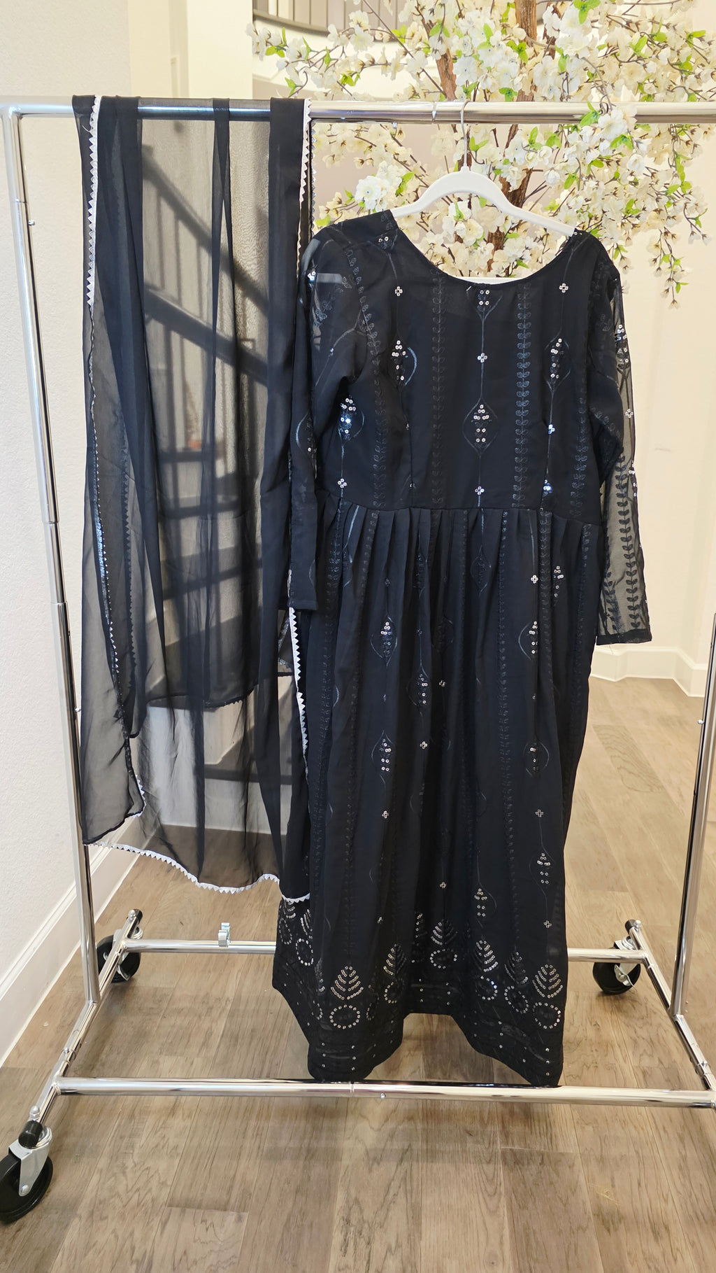 Damen-Kurti aus schwarzem Paillettenstoff für Partys mit Dupatta