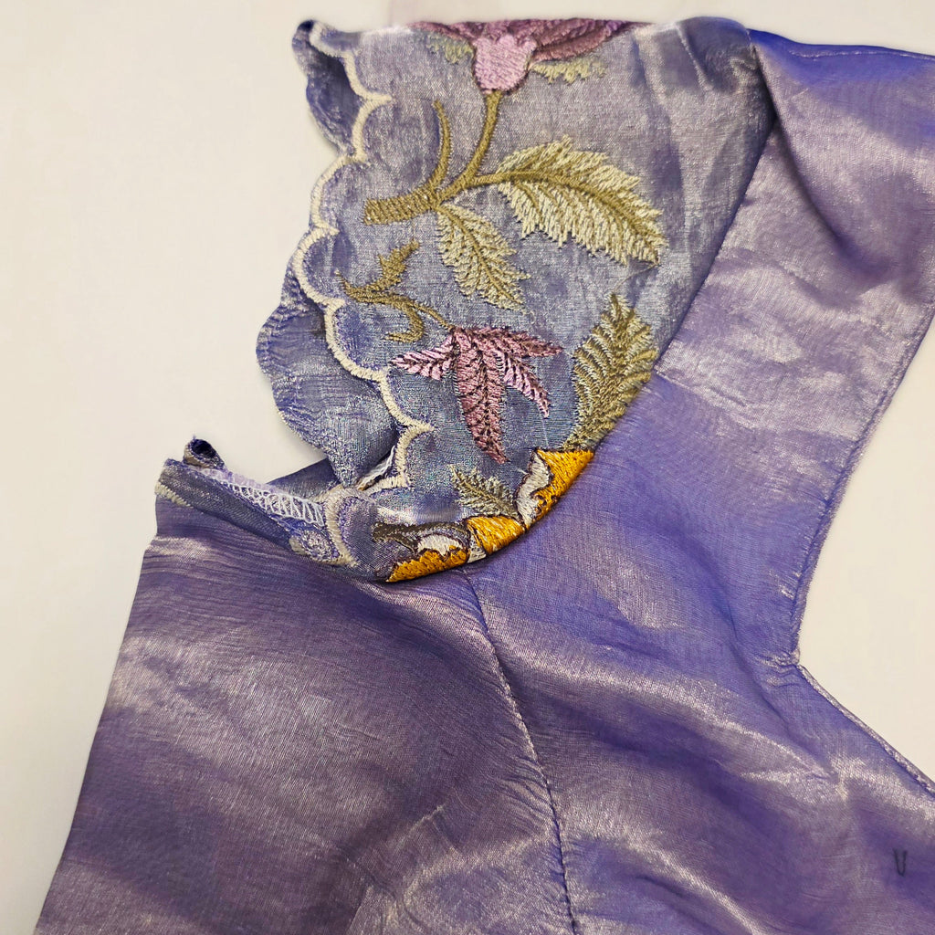 Marineblaue Banaras Tissue-Streifen-Saree mit Applikationsarbeit