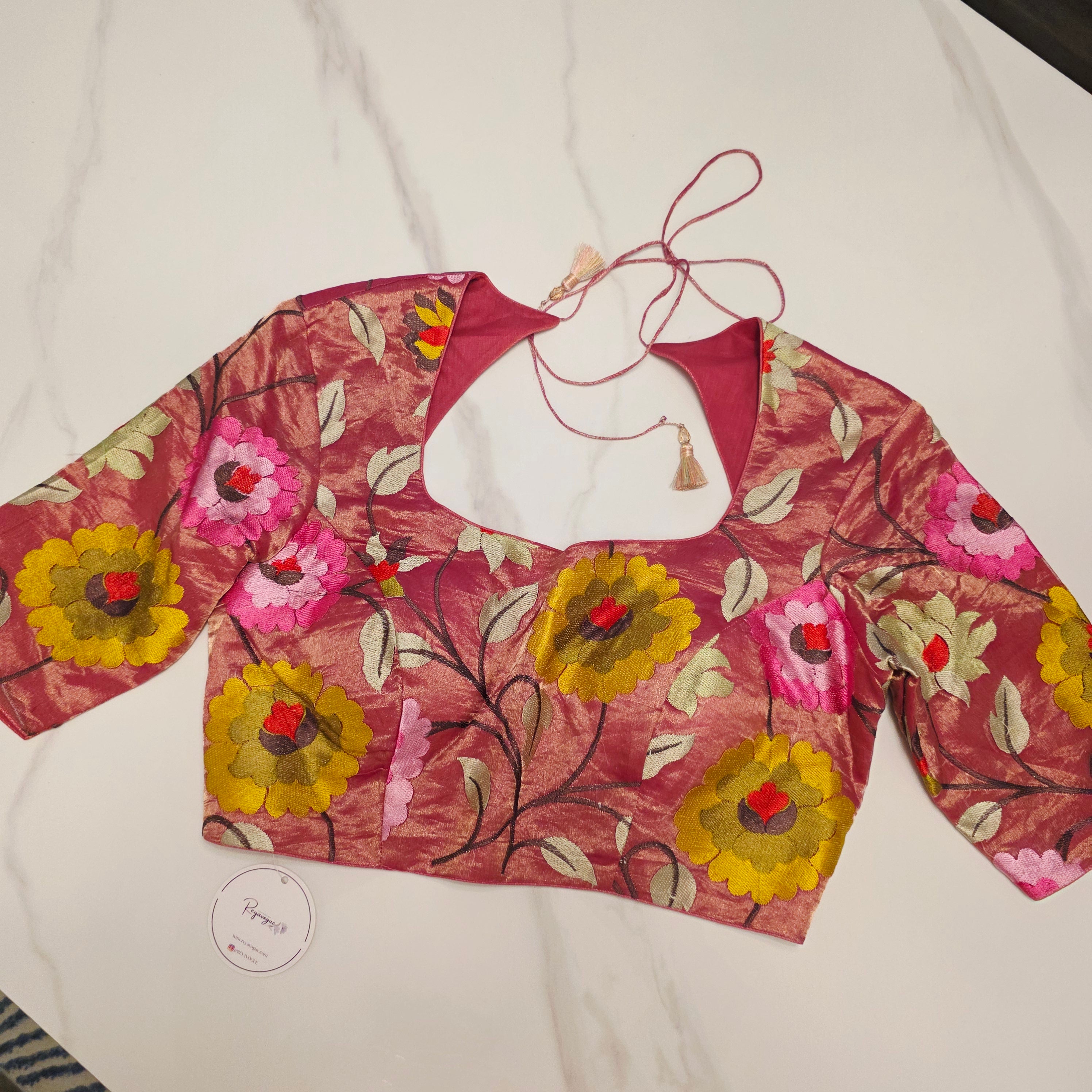 Rosa Banaras-Gewebe-Sari mit Blumenstickerei