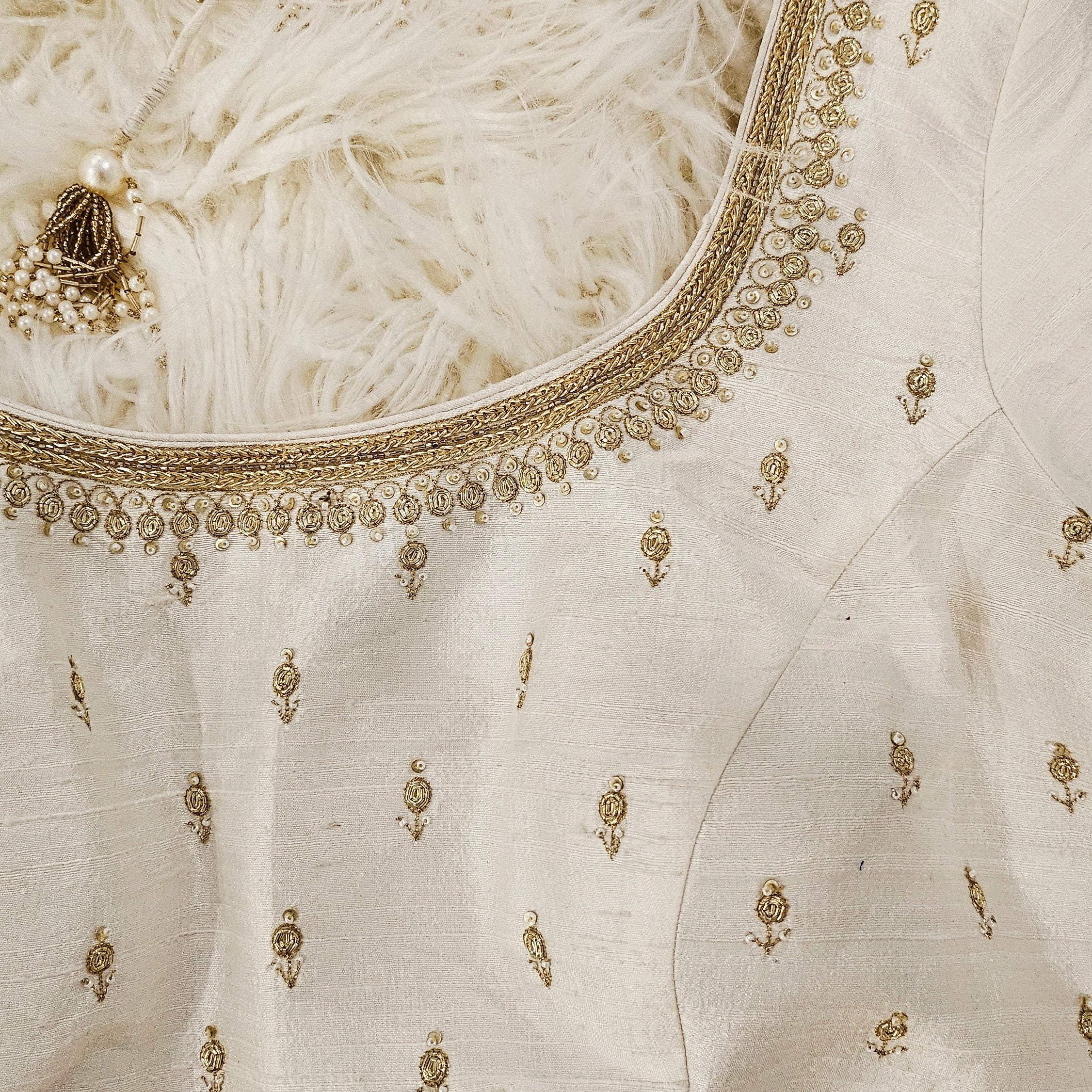 Pinkes Organza-Saree mit Blättern und Designer-Maggam-Arbeitsbluse