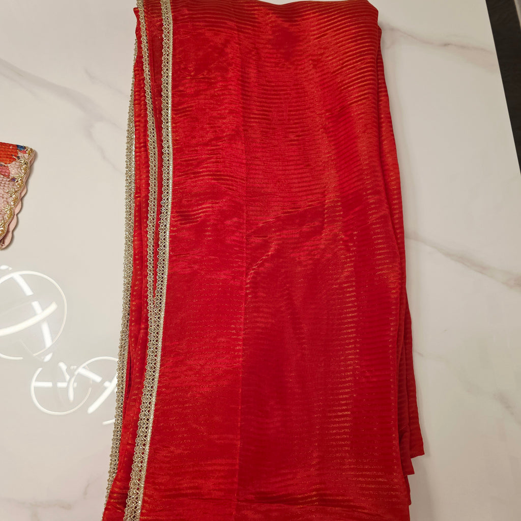 Rote Chanderi Tissue-Streifen-Saree mit geblümter Designer-Bluse